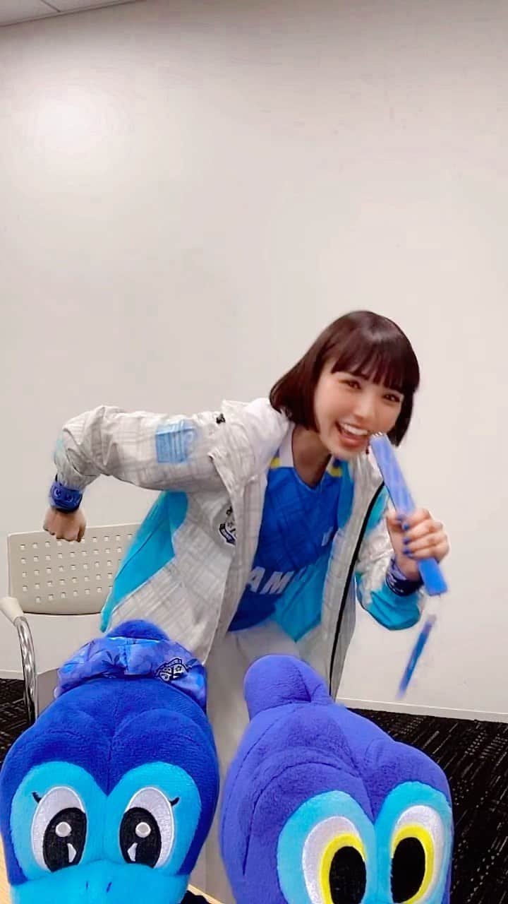 幹葉（スピラ・スピカ）のインスタグラム：「本日の配信ハーフタイムライブ🎤💙 ｢最響未来ファンファーレ｣ あと久しぶりに｢UNITE｣も歌ったよ✊ 悔しくて、一人だったら暴れてしまっていたかもしれない！！！ 皆と一緒に観れてよかったぁ🥲✨ 切り替えて前向いていくぞー！ #ジュビロ磐田 #ジュビロ #jubilo #Jリーグ #サッカー #soccer #スピラスピカ #スピスピ #幹葉 #最響未来ファンファーレ #UNITE」
