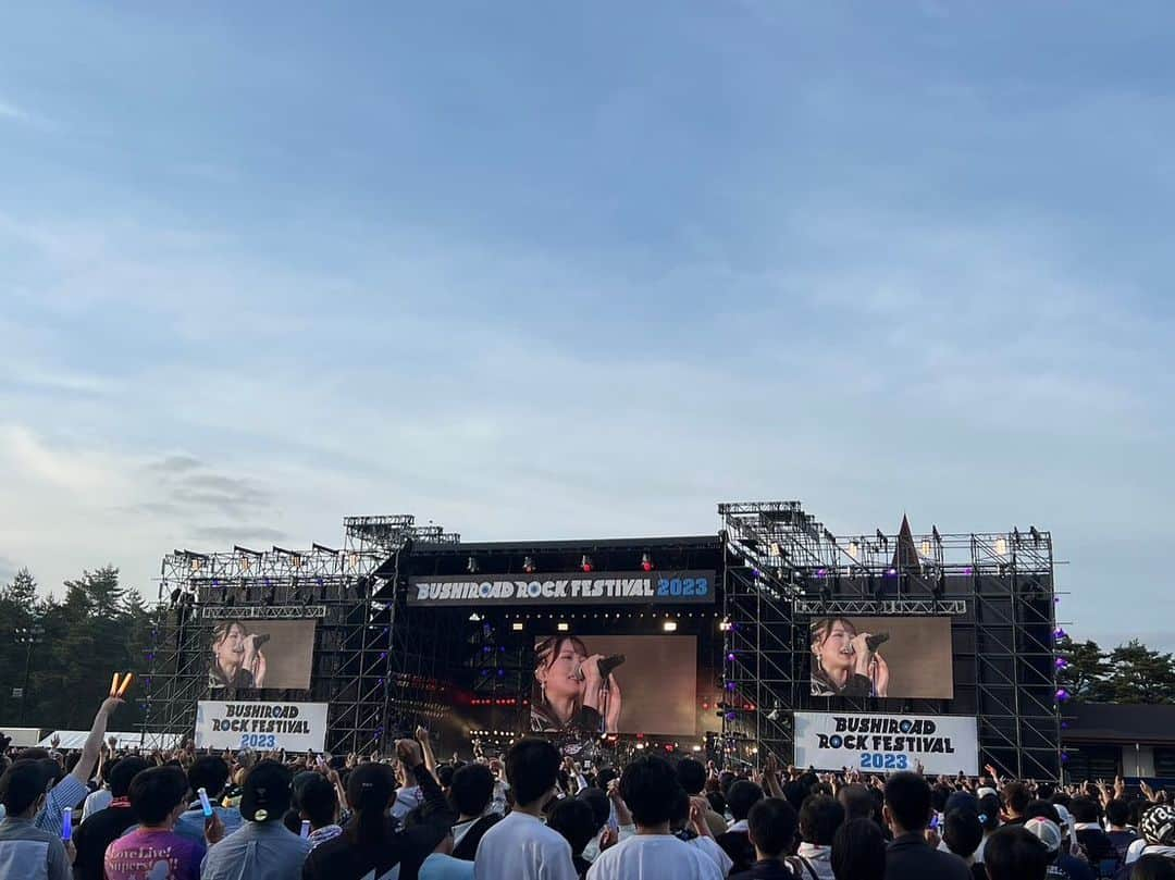 加藤里保菜のインスタグラム：「_  BUSHIROAD ROCK FESTIVAL 2023 ありがとうございました！  2年越しの、このステージ。 D4DJ 燐舞曲 青柳椿として このステージに立てたことを光栄に思います☺︎  最高の日をありがとう❤️‍🔥  #ブシロード #bushiroad #D4DJ #燐舞曲 #青柳椿 #富士急ハイランドコニファーフォレスト」