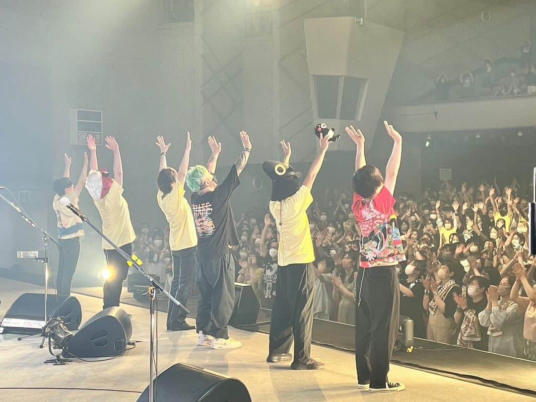 DUTTCHさんのインスタグラム写真 - (DUTTCHInstagram)「高橋優 LIVE TOUR 2022-2023「ReLOVE & RePEACE ～ReUNION 後編～」25本目‼️  熊本・市民会館 シアーズホーム 夢ホール ありがとうございました🤘  5年ぶりの熊本‼️ 声の塊が自分のところまで、めっちゃ飛んできました🤘優くんもMCで言うとったけど陽のパワーが ガンガンでした。  #高橋優 #リラリピツアー #熊本城 #加藤清正」5月27日 21時42分 - uzmkduttch