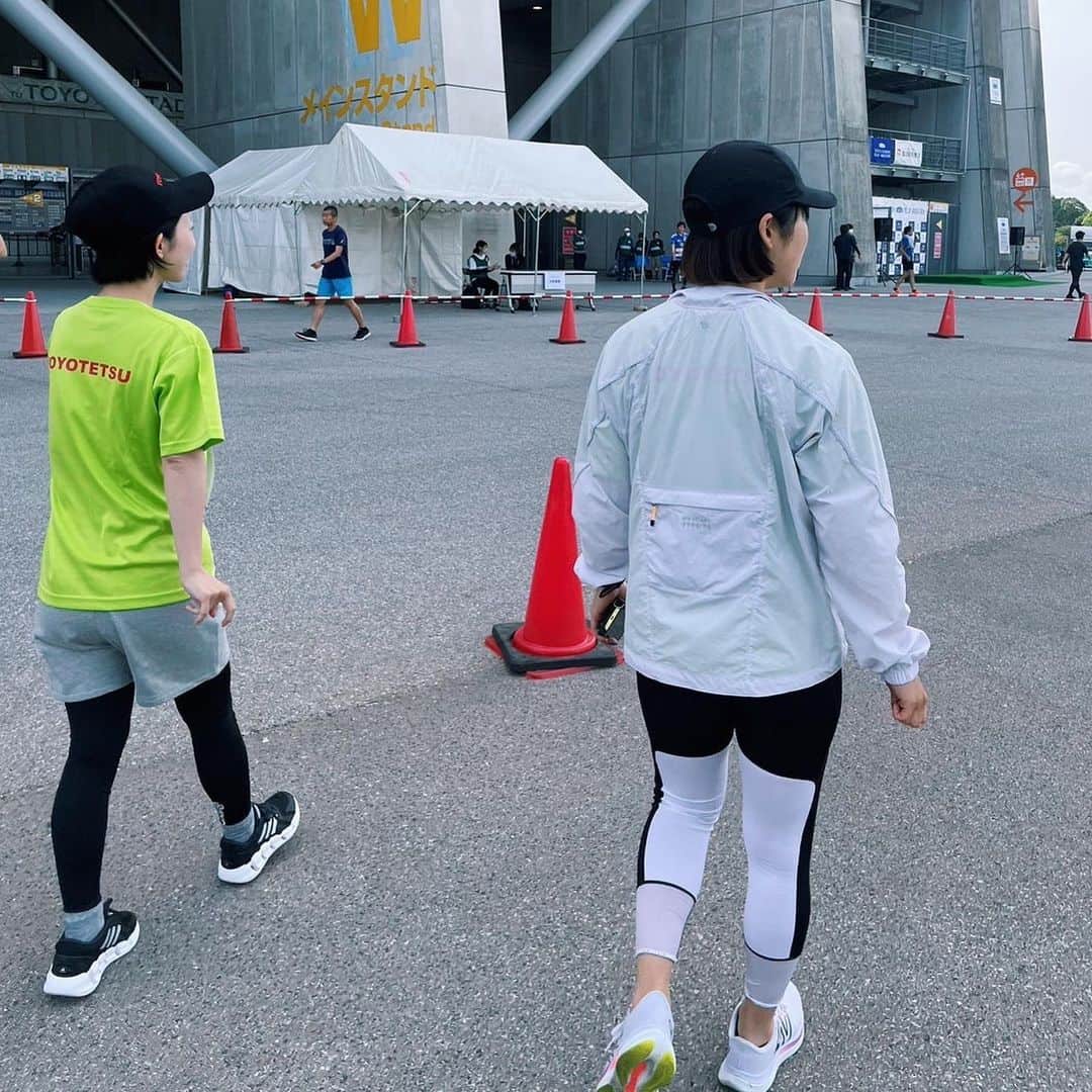 伊藤さつきさんのインスタグラム写真 - (伊藤さつきInstagram)「42.195キロを10人でタスキリレー🏃‍♀️ 1500m×3セットなんて今までしたことなかったけど、 なんとか無事に生還🫥 3回目はほんとに足が😇😇😇 でも楽しい日でした✌︎ #人事vs経理#念入りな下見#したけど #本番は意味不明なくらい辛かった #豊田スタジアム」5月28日 8時35分 - satsukiito