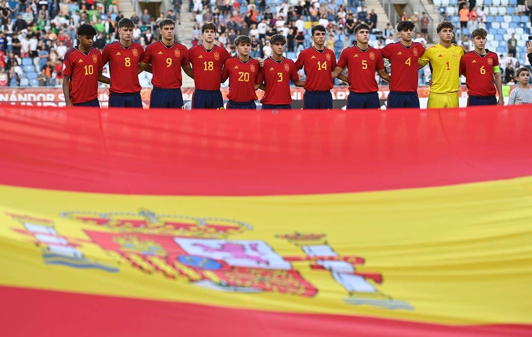 サッカー スペイン代表チームさんのインスタグラム写真 - (サッカー スペイン代表チームInstagram)「😄🇪🇸 𝗙𝗘𝗟𝗜𝗖𝗜𝗗𝗔𝗗  #U17EURO」5月28日 7時27分 - sefutbol