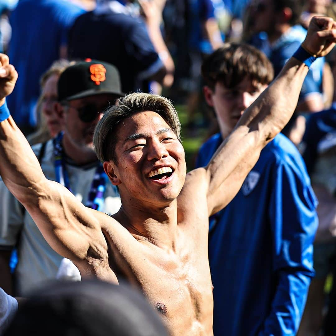 Goal Japanさんのインスタグラム写真 - (Goal JapanInstagram)「🇯🇵 1G・1Aの活躍でチームを残留に導く！⚽ 残留争い中の #ボーフム が試合序盤に退場者を出したレヴァークーゼンから3ゴールを奪って快勝！#浅野拓磨 は先制点をアシスト、追加点を決めてチームの勝利＆1部残留に貢献！(Photo: Getty Images)  #soccer #football #bundesliga #vflbochum #bochum #takumaasano #サッカー #フットボール #ブンデスリーガ #⚽」5月28日 8時00分 - goaljapan