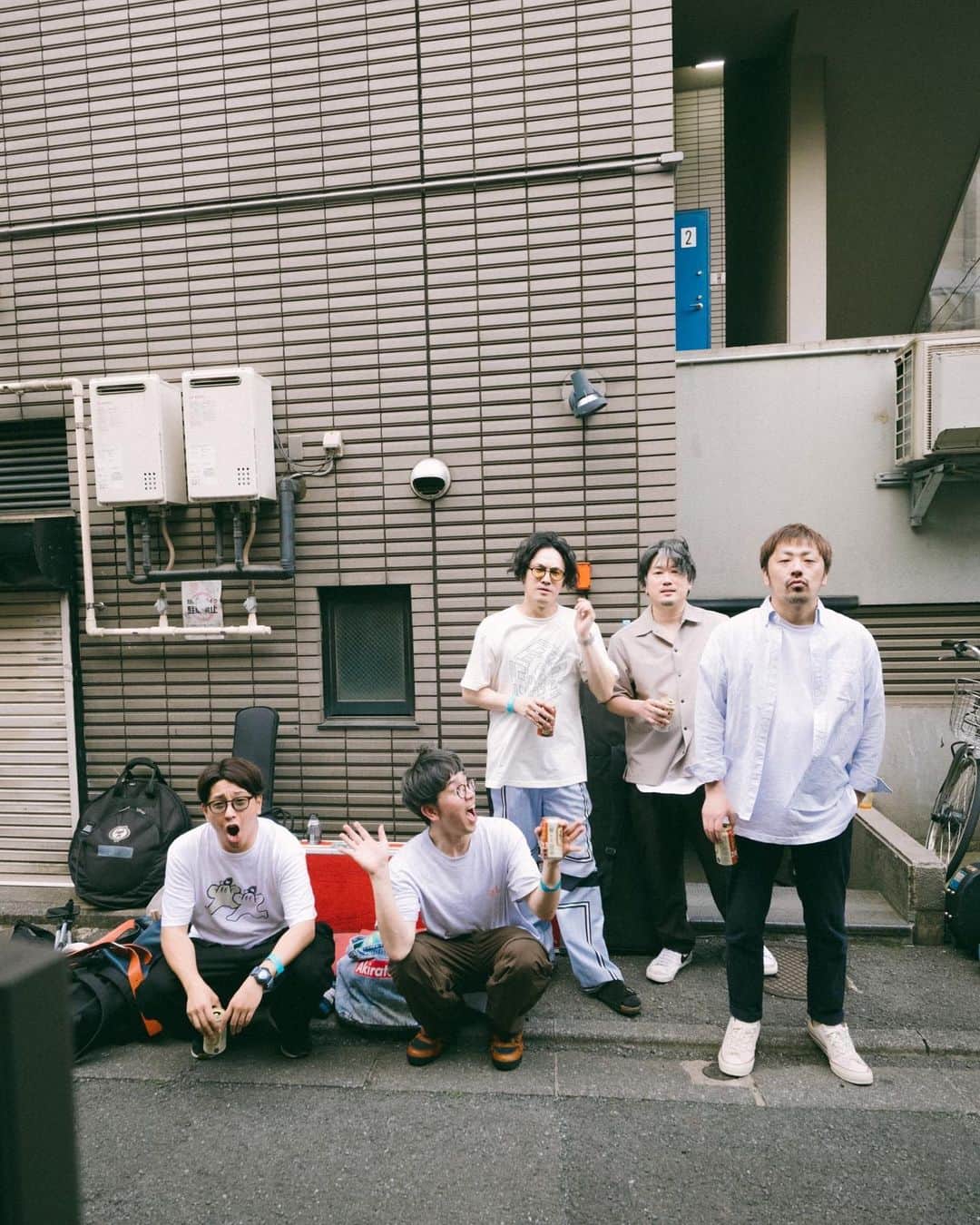 三浦太郎のインスタグラム：「HO17 やらないやらない詐欺みたいな感じで結局毎年何かしらやってしまってますけど、毎度最高を更新中なんで温かい目で見守ってください👀 揃って打ち上げ結局できんやったのでまた👋  📸by @oka_aiko   #holidaysofseventeen  #ho17」