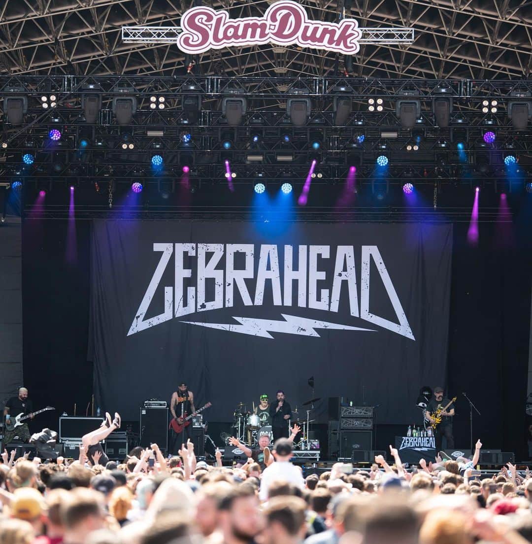 Zebraheadさんのインスタグラム写真 - (ZebraheadInstagram)「@slamdunkmusic South was beyond epic today!! Thank you!! Tomorrow we play Slam Dunk North and we go on at 1:55 on the Dickies stage. We’re then headed to our merch table at 4:00 to hang out! #zebrahead #slamdunkfestival」5月28日 8時22分 - zebraheadofficial