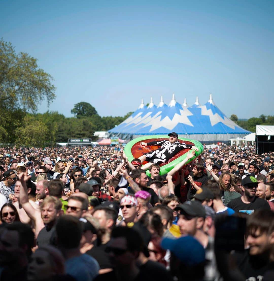 Zebraheadさんのインスタグラム写真 - (ZebraheadInstagram)「@slamdunkmusic South was beyond epic today!! Thank you!! Tomorrow we play Slam Dunk North and we go on at 1:55 on the Dickies stage. We’re then headed to our merch table at 4:00 to hang out! #zebrahead #slamdunkfestival」5月28日 8時22分 - zebraheadofficial