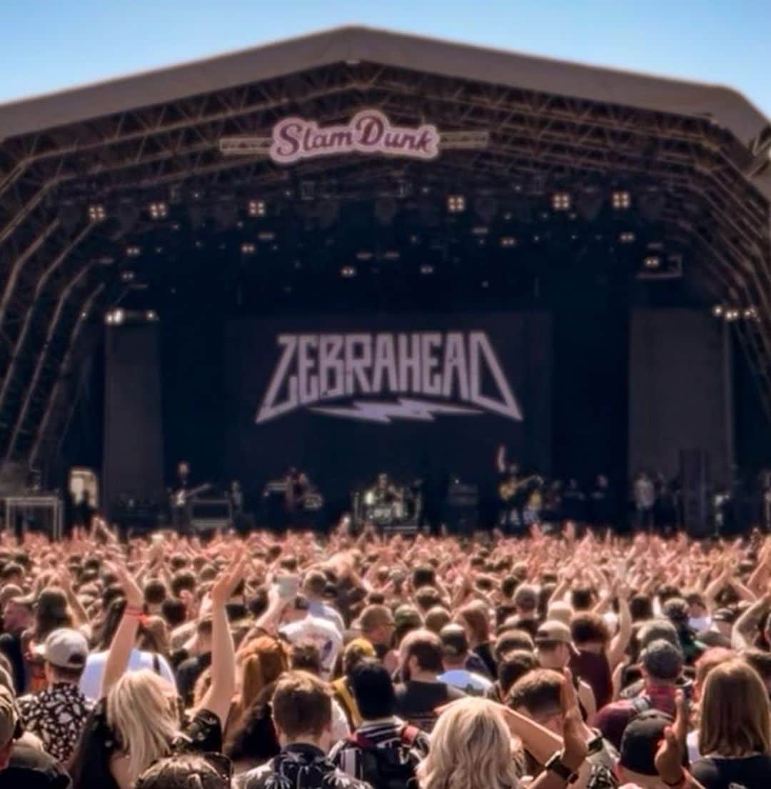 Zebraheadさんのインスタグラム写真 - (ZebraheadInstagram)「@slamdunkmusic South was beyond epic today!! Thank you!! Tomorrow we play Slam Dunk North and we go on at 1:55 on the Dickies stage. We’re then headed to our merch table at 4:00 to hang out! #zebrahead #slamdunkfestival」5月28日 8時22分 - zebraheadofficial