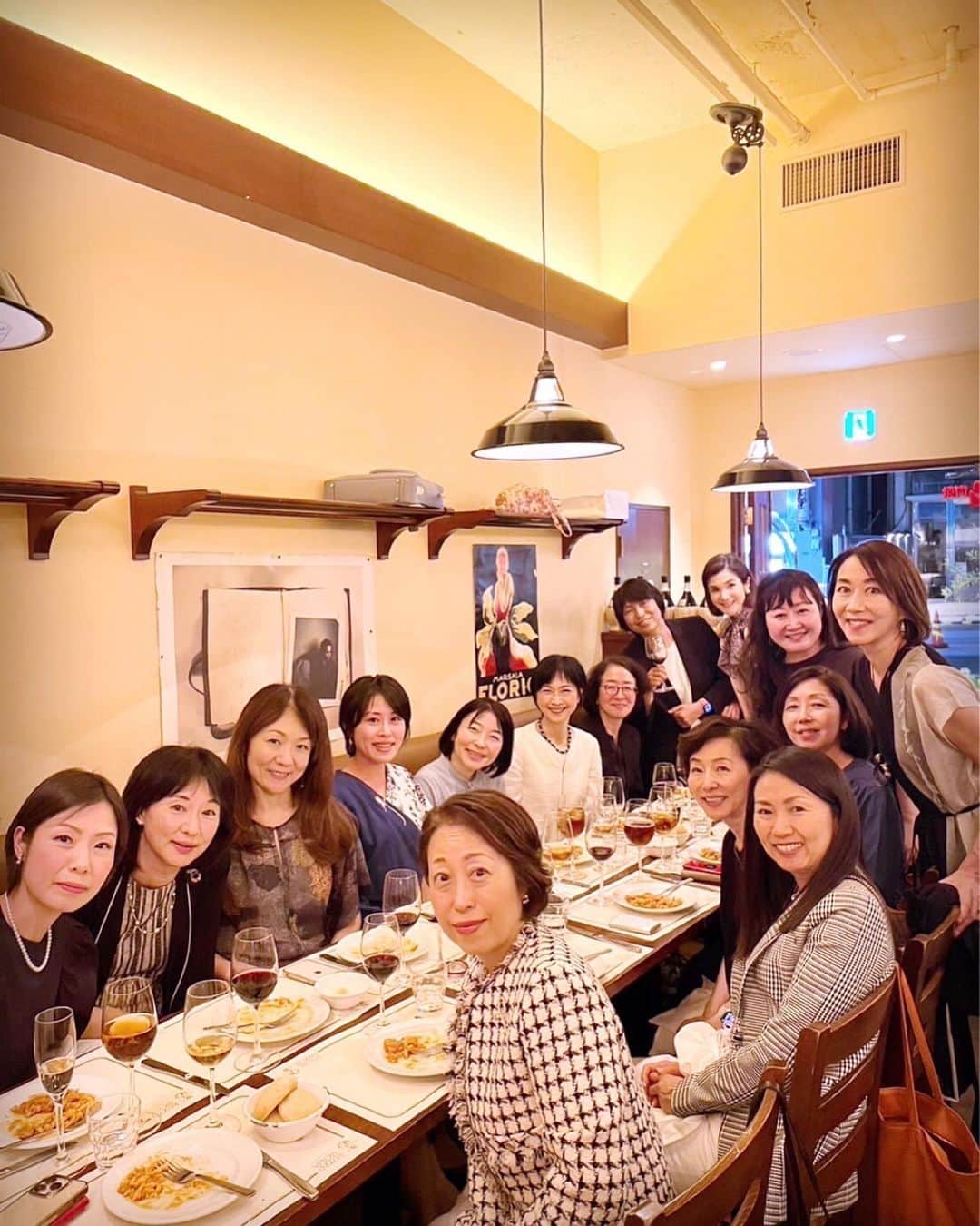長野智子さんのインスタグラム写真 - (長野智子Instagram)「コロナ禍が明けて色々な方とお目にかかれる機会が増えて嬉しい😃  上智大を卒業した、世代も業種も異なる女性の横つながり会も初めてです。  第一線で活躍されている皆さんのキャリアパスや経験談を伺いながら美味しいイタリアン🍝  #ソフィアOG女子会」5月28日 8時28分 - naganotomoko