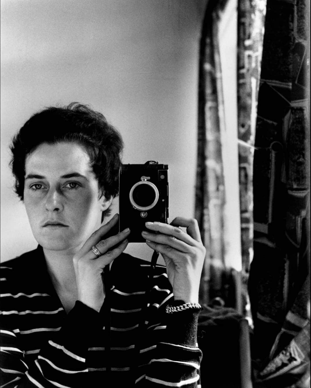 Magnum Photosさんのインスタグラム写真 - (Magnum PhotosInstagram)「100 Years of Inge Morath ✨ ⁠ ⁠ Today, May 27, marks one hundred years since the birth of Austrian photographer Inge Morath – the first female member of Magnum Photos. ⁠ ⁠ Driven by curiosity and empathy, even in the face of hardship, Morath was always searching for beauty – her photographs are proof of this pursuit.⁠ ⁠ In looking back at her mother’s archive, Rebecca Miller recognizes how so much of her work intersected with key events of the 20th century. There is one particular story that resonates with her, which she recounted during an online talk celebrating her mother’s centenary. Morath was living in Berlin in her early 20s, and had just purchased a bunch of violets from an old lady on the street. Suddenly, an air raid struck. ⁠ ⁠ “For some reason, she held the violets over her head as she ran down the street, as if they were going to protect her from the bombs that were falling,” says Miller. “To me, that is so classic of my mother, because they were something that was beautiful, that might protect her… She thought of art as a protection from violence and ugliness.” ⁠ ⁠ 🔗 At the link in bio, Marigold Warner recalls the life and work of Inge Morath.⁠ ⁠ PHOTOS (left to right): ⁠ ⁠ (1) Inge Morath. Self-portrait. 1958.⁠ ⁠ (2) Set of 'The Misfits.' Marilyn Monroe and Arthur Miller in their suite in Reno’s Mapes Hotel after a day’s shooting. Reno, Nevada. USA. 1960. ⁠ ⁠ (3) Forty-eighth Street window washers. New York City. USA. 1958. ⁠ ⁠ (4)  Reno, Nevada. USA. 1960.⁠ ⁠ (5) Untitled. USA. 1962. Mask by Saul Steinberg © The Saul Steinberg Foundation/ARS, NY⁠ ⁠ (6) Torero Antonio Ordonez. Spain. 1954. ⁠ ⁠ (7)  Romeria del Rocio. Andalusia. Spain. 1955.⁠ ⁠ (8) A Llama in Times Square. New York City. USA. 1957. ⁠ ⁠ (9) Publisher Eveleigh Nash at Buckingham Palace Mall.  England. GB. London. 1953. ⁠ ⁠ (10) Venice. Italy. 1955.⁠ ⁠ © Inge Morath / Magnum Photos」5月28日 0時01分 - magnumphotos