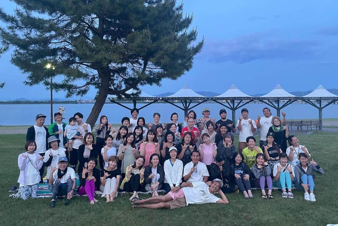 Ken Harakumaのインスタグラム：「BIWAKO x YOGA x Mix @biwako.sup.yoga  初日無事終了❣️ 2日目も楽しみでーす❤️❤️❤️ @international_yoga_center  @marinoyoga_pilates  @takamai.1  #琵琶湖ヨガ  #biwako  #ケンハラクマ  #リラックスヨガ」