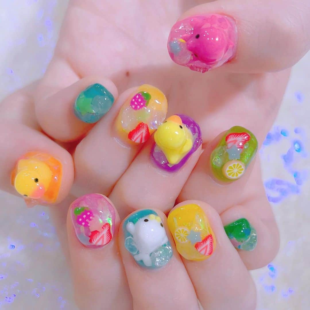 なかやまちえこのインスタグラム：「サマーPOPなネイル🐥⠀ ⠀ @kurebayashiii ちゃん⠀ #nail #nails #nailart #ネイル #美甲 #ネイルアート  #japanesenailart #manucure #japanesenails #manicurist #gelnails #أظافر #네일아트 #미용  #เพ้นท์เล็บ #artedeuñas #เพ้นท์เล็บเจล #ジェルネイルデザイン #ネイルデザイン #nagelkunst #個性派ネイル #カラフルネイル #美味しそうなネイル #かわいい #かわいいネイル @aby_sharenail」