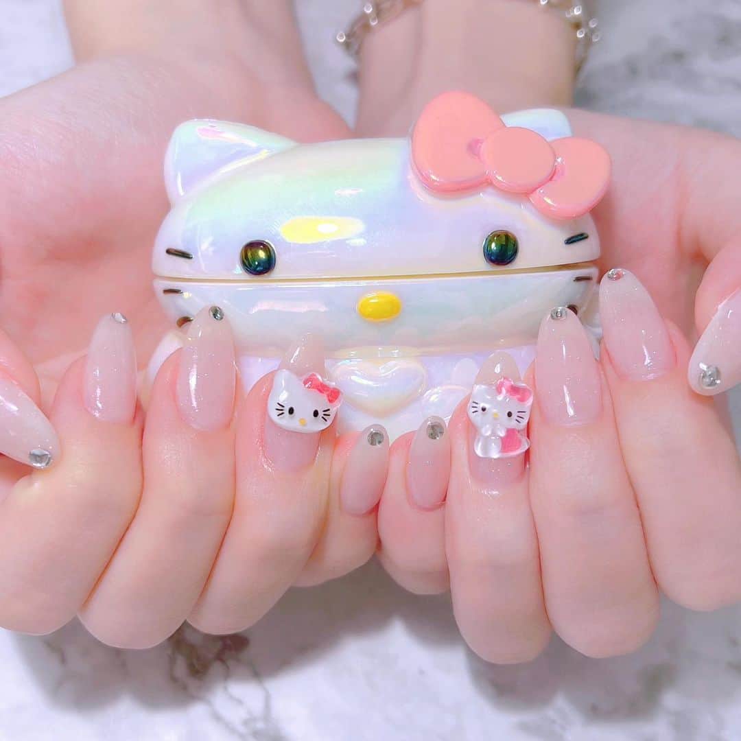 なかやまちえこのインスタグラム：「🐈⠀ ⠀ @renkoseki ちゃん⠀ パーツはお持ち込みです♡⠀ かわいい♡♡♡⠀ ⠀ #nail #nails #nailart #ネイル #美甲 #ネイルアート  #japanesenailart #manucure #japanesenails #manicurist #gelnails #أظافر #네일아트 #미용  #เพ้นท์เล็บ #artedeuñas #เพ้นท์เล็บเจล #ジェルネイルデザイン #ネイルデザイン #nagelkunst #かわいい #かわいいネイル」