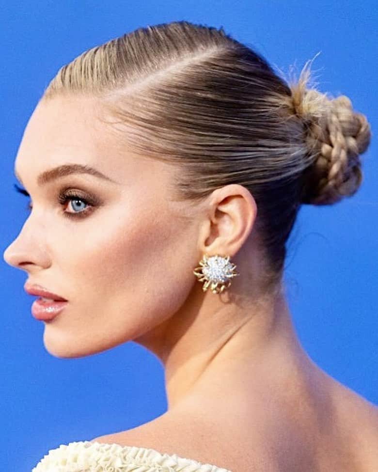 Hung Vanngoさんのインスタグラム写真 - (Hung VanngoInstagram)「#ElsaHosk (@hoskelsa) for the amfAR Cannes Gala - Cannes Film Festivals 🤎 👗 @danixmichelle assisted by @mar3ntaylor  💇🏻‍♀️ @daniellepriano  💄 @hungvanngo assisted by @jaydenhopham」5月28日 0時26分 - hungvanngo