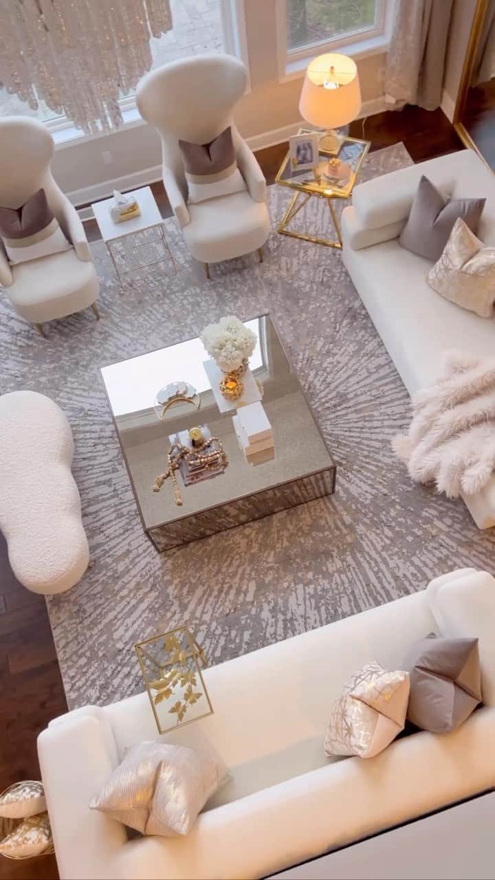 のインスタグラム：「Ooooh our 35% off SITEWIDE Memorial Day Weekend Sale is HOT! Nothing makes Memorial Day weekend better than shopping your favorite home decor goodies! Ginger jars, kitchen essentials, trays, vases, florals, EVERYTHING is 35% off! Plus, enjoy faster shipping on your orders💫 Sale ends Monday May 29th at Midnight. Link in bio inspiremehomedecor.com」