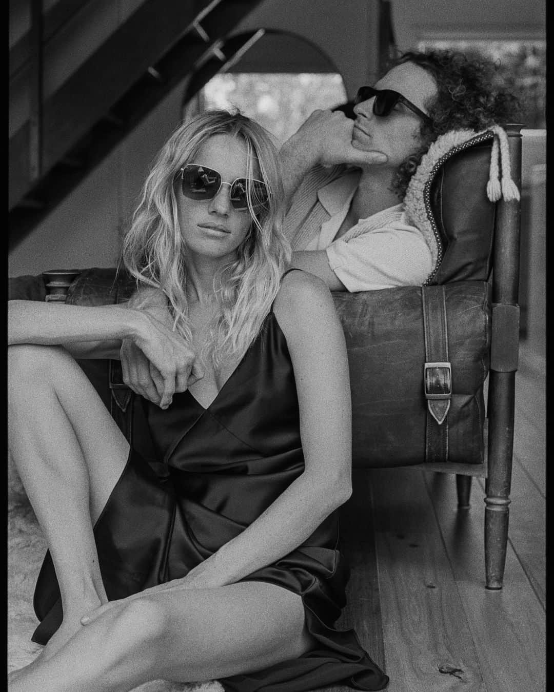 ラグ&ボーンのインスタグラム：「INTRODUCING SS23 EYEWEAR. Model @zippyseven through the eyes of her husband, photographer @terenceconnors.」