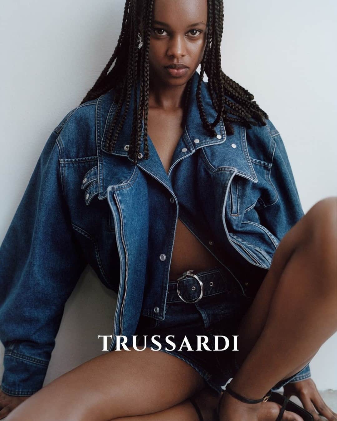 のインスタグラム：「Denim is treated with couture finishes in this season’s essentials: organic-cut seams, layering and sculpting constructions give staple denim garments a contemporary take.⁣ Available now in stores.⁣ #TRUSSARDISS23」