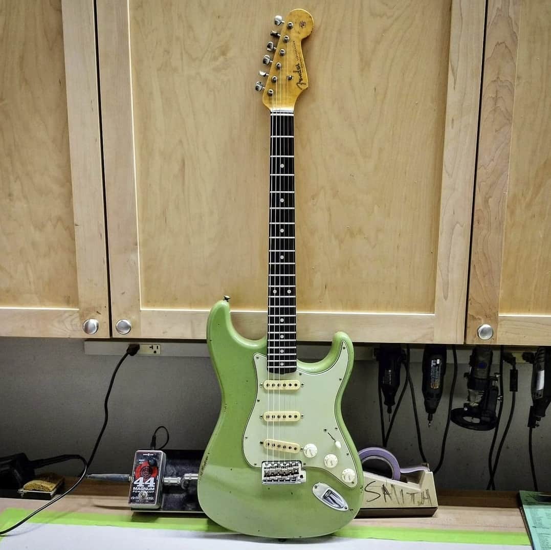 Fender Guitarのインスタグラム：「It doesn't get much sweeter than this Sweet Pea Green Strat built by @jsmith_fendercustomshop! It features a flame maple neck and a Brazilian rosewood fingerboard. What is your favorite shade of Fender Green?」