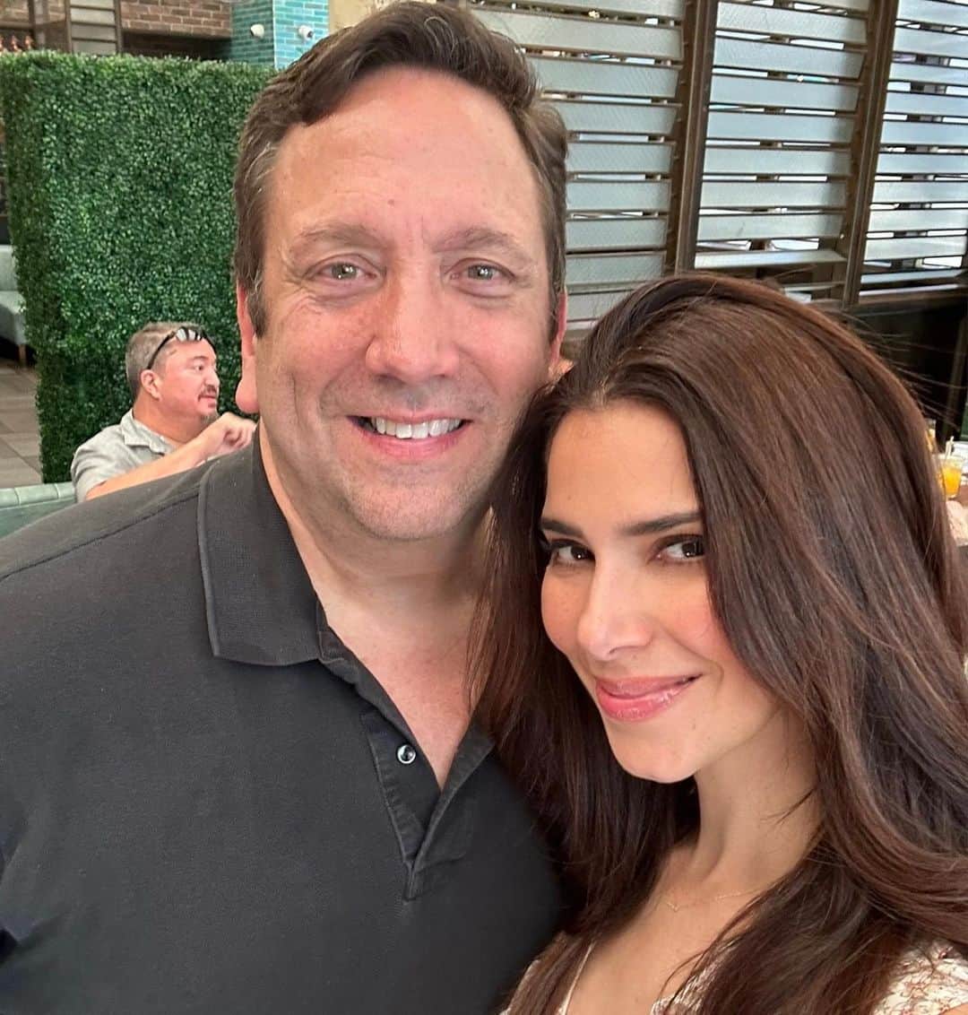 ロゼリン・サンチェスのインスタグラム：「Happy Birthday to this exquisite man @chrisleemotivator who I have the privilege to call friend and mentor!! Que tengas un día bendecido, hermoso y perfecto como te mereces!  Thanks for helping so many with your wisdom and love!  It’s a YES for me!」