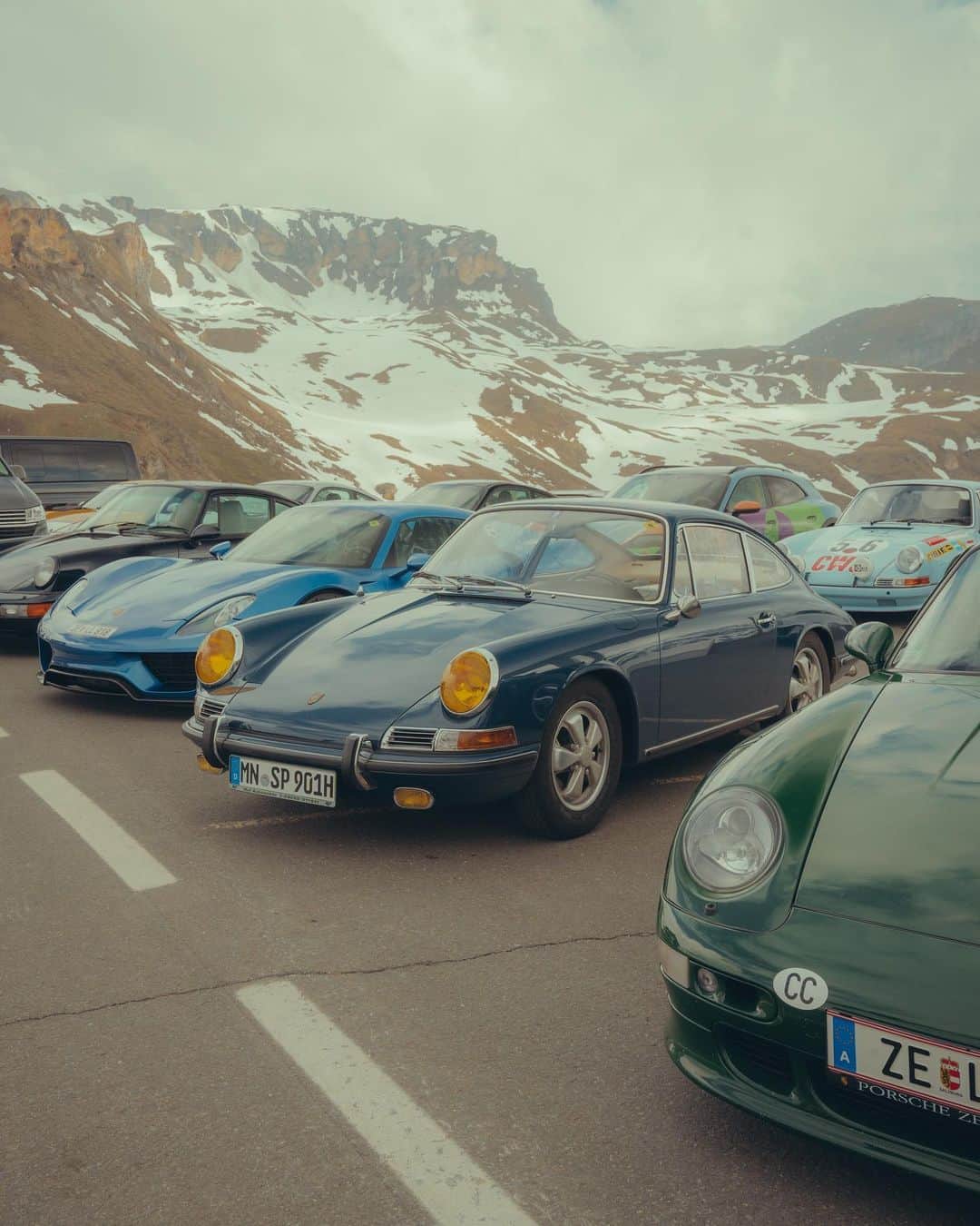 Porscheさんのインスタグラム写真 - (PorscheInstagram)「Each day at the Mankei opening, something different. Today it’s the turn of @type7 to help steer the world’s highest Porsche party, 2300m up the Großglockner Pass in the Austrian Alps. They brought up something special with them. Looks familiar? A Porsche 935 K3/81 that’s the sister model of the cover star of the new Type 7 Vol 4 magazine. Day two done. Plenty more to come. __ 911 GT3 RS: Fuel consumption combined in l/100 km: 13,4 (WLTP); CO2 emissions combined in g/km: 305 (WLTP) I https://porsche.click/DAT-Leitfaden I Status: 05/2023」5月28日 1時13分 - porsche