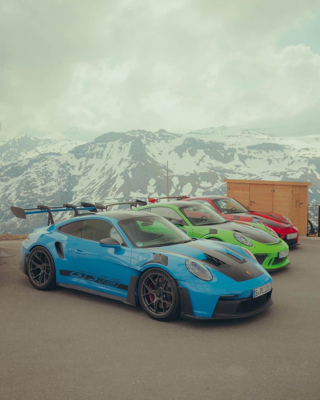 Porscheさんのインスタグラム写真 - (PorscheInstagram)「Each day at the Mankei opening, something different. Today it’s the turn of @type7 to help steer the world’s highest Porsche party, 2300m up the Großglockner Pass in the Austrian Alps. They brought up something special with them. Looks familiar? A Porsche 935 K3/81 that’s the sister model of the cover star of the new Type 7 Vol 4 magazine. Day two done. Plenty more to come. __ 911 GT3 RS: Fuel consumption combined in l/100 km: 13,4 (WLTP); CO2 emissions combined in g/km: 305 (WLTP) I https://porsche.click/DAT-Leitfaden I Status: 05/2023」5月28日 1時13分 - porsche