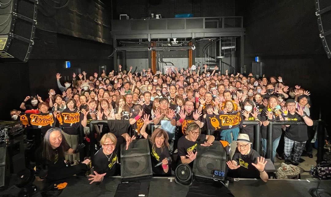 田村直美のインスタグラム：「Tenpack 大阪ROCkTOWNありがとうございました😊 どんどんはっちゃけていく Tenpackのお客さん ほんっと楽しかったね あ〜終わっちゃったなぁぁ😭 でも次の約束あるからさみしくない‼️ よね 嬉しそうな顔がいっぱいだ❣️」