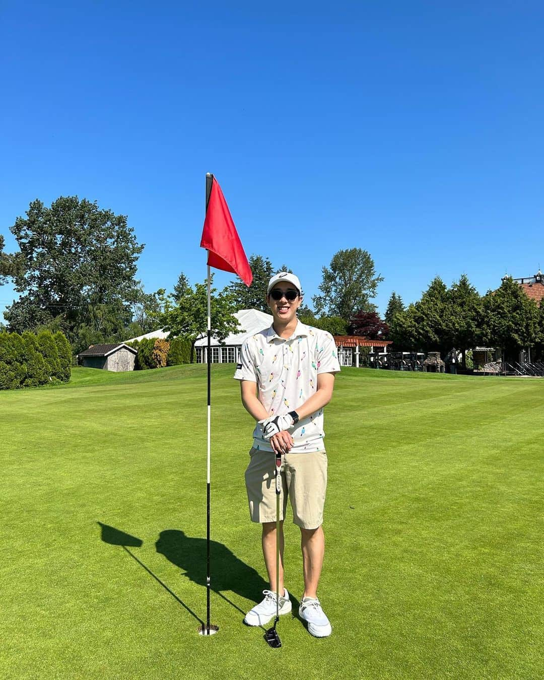 ジュリアン志傑乙さんのインスタグラム写真 - (ジュリアン志傑乙Instagram)「Birthday Golf. ⛳️Is that a sign that my age is showing?😳」5月28日 1時25分 - julianyeeee