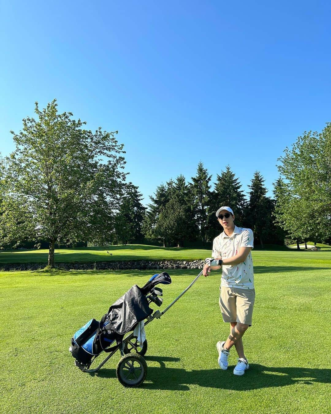 ジュリアン志傑乙さんのインスタグラム写真 - (ジュリアン志傑乙Instagram)「Birthday Golf. ⛳️Is that a sign that my age is showing?😳」5月28日 1時25分 - julianyeeee