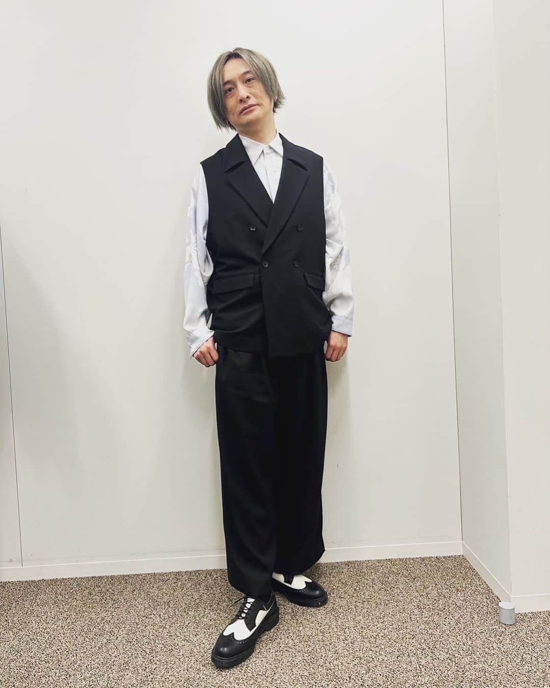 のインスタグラム：「服にだいぶ助けてもろてます🙇‍♂️感謝  仕事のご依頼はインスタのDMでお問合せください。 ※神波さん有難う御座います  Twitterアカウント→　#jpmaesaka Twitterアカウントポケモン→#jp_pkmn YouTubeチャンネル→#モノマネモンスターJP TikTok→#monomamejp #hare #洋服おじさん #👔 #野猿 #ものまね代行世代 #ワイドナショー #JPさん #松本人志 #浜田雅功 #ダウンタウン #ものまね芸人 #松本人志ものまね #研音 #川島明ものまね #ラヴィット #滋賀芸人 #農業高校出身 #すべらない話 #IPPONグランプリ #ダウンタウンDX #酒のツマミになる話 #おはスタポケモン部 #ポケモン #しゃべくり007 #hare_official」