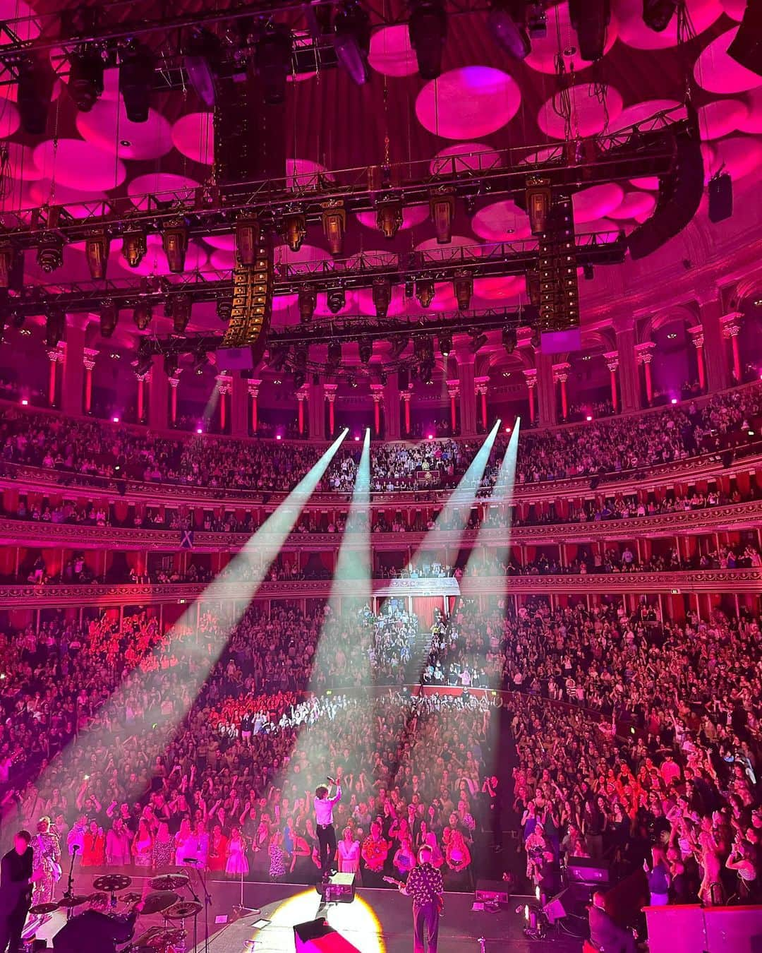 ブラッドリー・ウィル・シンプソンさんのインスタグラム写真 - (ブラッドリー・ウィル・シンプソンInstagram)「Royal Albert Hall, a night I’ll never forget, thankyou for all the love. X」5月28日 1時39分 - bradleywillsimpson