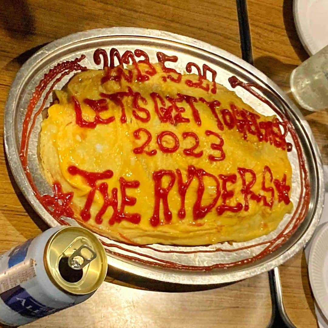 イマイアキノブのインスタグラム：「༆ 新宿ロフト ありがとう そして THE RYDERS 結成35周年 ライブ Let’s get together 2023  @theryders_official  おめでとう 最高」