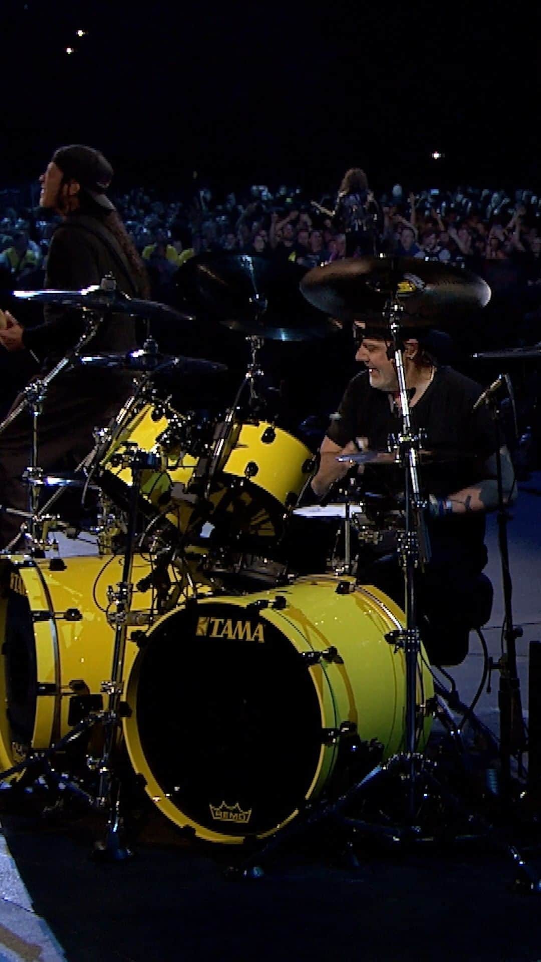メタリカのインスタグラム：「“To begin whipping dance of the dead…” 🇫🇷 #M72Paris Night 1  Links to #M72 Tour Videos and Full Show Recordings in Bio  #Metallica #MetOnTour」