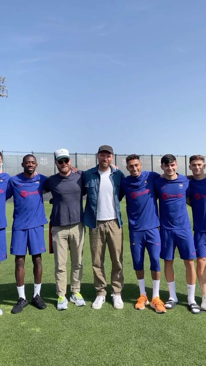 Coldplayのインスタグラム：「A Pitch Full of Stars ✨ @coldplay & @fcbarcelona  👌@spotify」