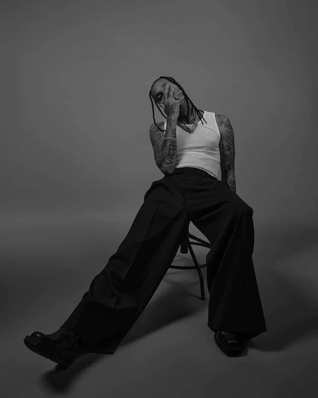 タイガのインスタグラム：「🌪️🌪️🌪️🌪️🖤🖤🖤🖤 @lofficielbrasil @lofficielhommesbr Brazil 🇧🇷 Coverrr」