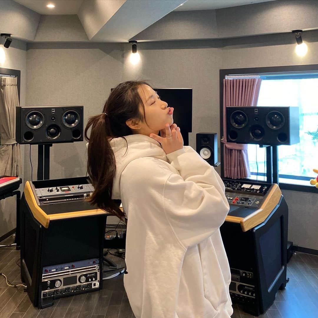 のインスタグラム：「기부니가 조크든요 :)🩵」