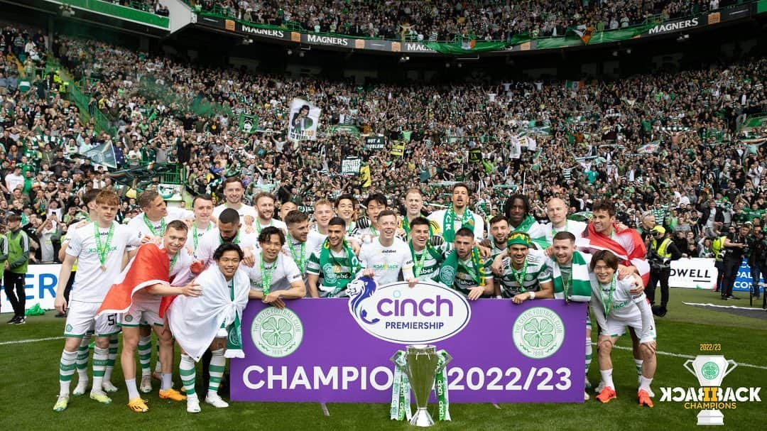 ジョー・ハートさんのインスタグラム写真 - (ジョー・ハートInstagram)「What a club to play football for 💚🍀 @celticfc amazing 🤩」5月28日 2時13分 - joehartofficial