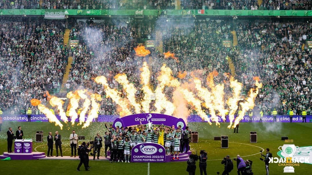 ジョー・ハートさんのインスタグラム写真 - (ジョー・ハートInstagram)「What a club to play football for 💚🍀 @celticfc amazing 🤩」5月28日 2時13分 - joehartofficial