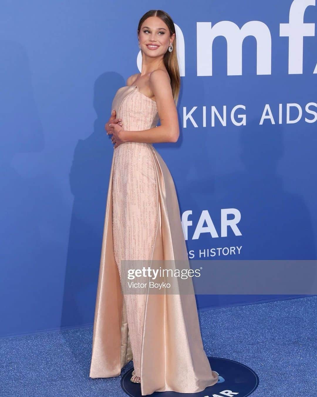 MEREDITH MICKELSONさんのインスタグラム写真 - (MEREDITH MICKELSONInstagram)「Such a beautiful evening for such an important cause, thank you so much for having me @amfar & massive thank you to the wonderful team who made this happen💖 @rhisharp @cherellelazarus @felitiagrace @alessandradetomasopr @alevimilano @valemicchetti @ramialaliofficial @hassanzadeh_jewelry   photo credit: @gettyimages & sipa usa & abacapress & doug peters」5月28日 2時27分 - meredithmickelson