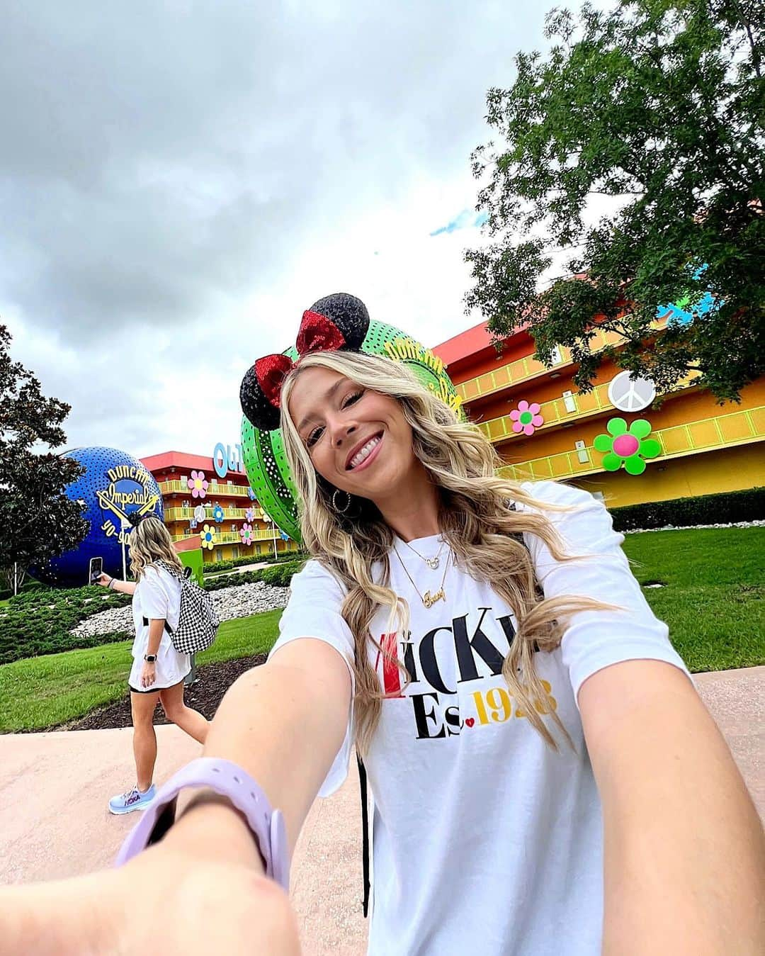 Tracy and Stefanieのインスタグラム：「Nothing can stop us now 🎶 Slightly upset that Rockin reopened the day we left. But the last video on this.. soo good 🤣 oh and the final park apparel drop has landed on #madisonandmallory #hollywoodstudios #waltdisneyworld #disneyworld #bde #bestdayever #wdw」