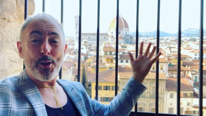 アラン・カミングのインスタグラム：「It’s an Italian double header this week!!! 🇮🇹」