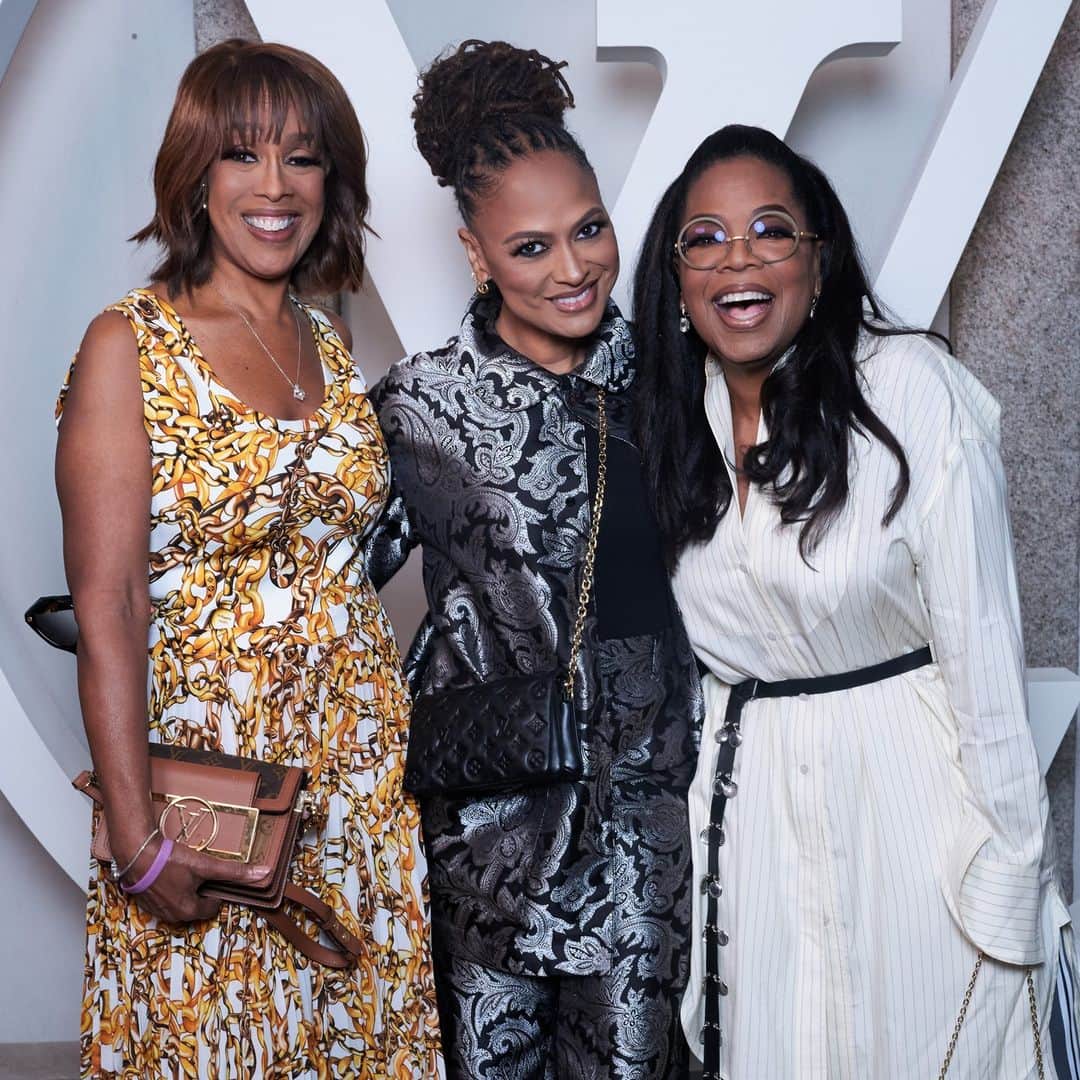 Vogueさんのインスタグラム写真 - (VogueInstagram)「Director @ava DuVernay certainly knows the power of visuals. The Oscar-nominated and Emmy-winning filmmaker behind 'Selma' and 'When They See Us' puts nuanced and dynamic stories about the Black community on screen. But her big-picture efforts also extend to the red carpet. So it should come as no surprise Ava DuVernay was in attendance for the presentation of @louisvuitton's Cruise 2024 collection at the historic Palazzo Borromeo, with pals @oprah Winfrey and @gayleking by her side.   At the link in our bio, the director shares her thoughts on Louis Vuitton's latest cruise collection. Plus why she feels fashion should validate how she looks and who she is.」5月28日 3時01分 - voguemagazine