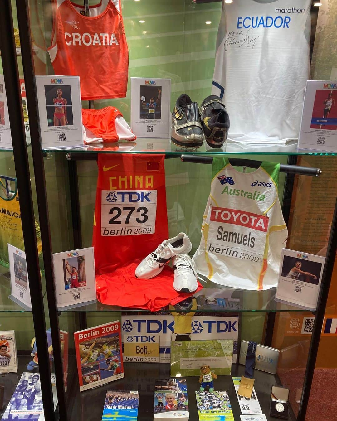 ブランカ・ブラシッチのインスタグラム：「My 2007 World Champs kit on display at the MOWA Heritage Exhibition in #Budapest ☺️   #athletics #worldchampion #osaka #trackandfield #exhibition」