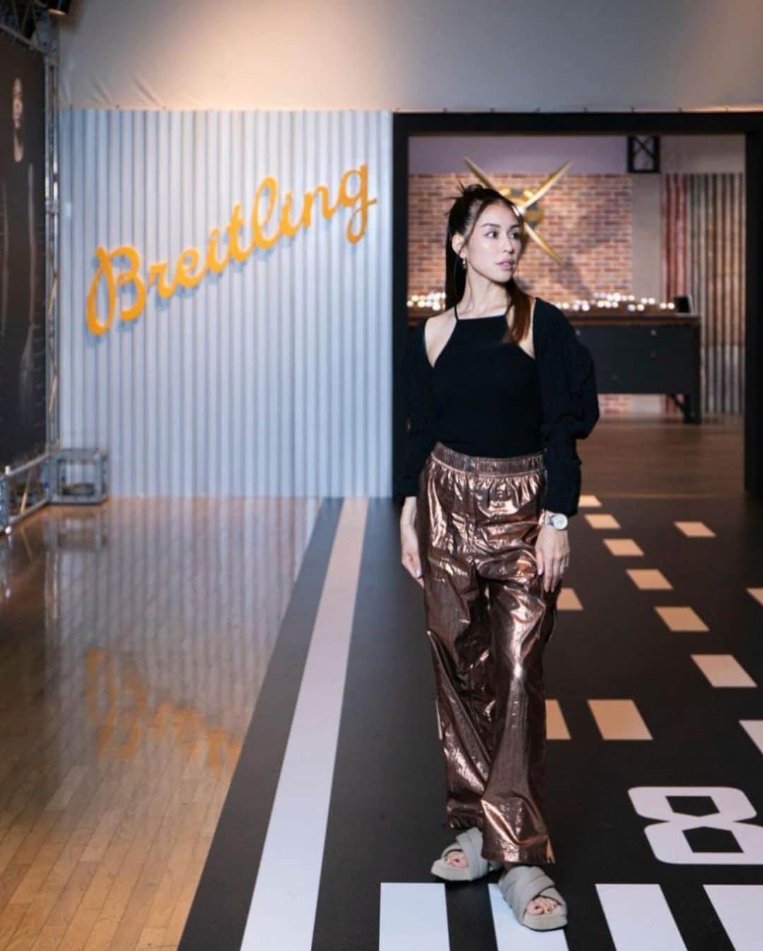 BENIのインスタグラム：「Ebisu Garden Hallで開催中のCLUB BREITLING Members Salonへ一足先に呼んでいただきました。私が愛用しているNavitimer含め、 普段はなかなか見ることのできないヴィンテージモデルから最新コレクションまで時計がたくさん並んでます。 本日28日も10時から開催しているので、ぜひみんなも遊びに行ってみてね🤞🏼 参加申込はまだ受付中です。 ⠀⠀⠀⠀⠀⠀⠀⠀⠀ #breitling #squadonamission #ブライトリング #クラブブライトリング #メンバーズサロン #ブライトリングスクワッド」
