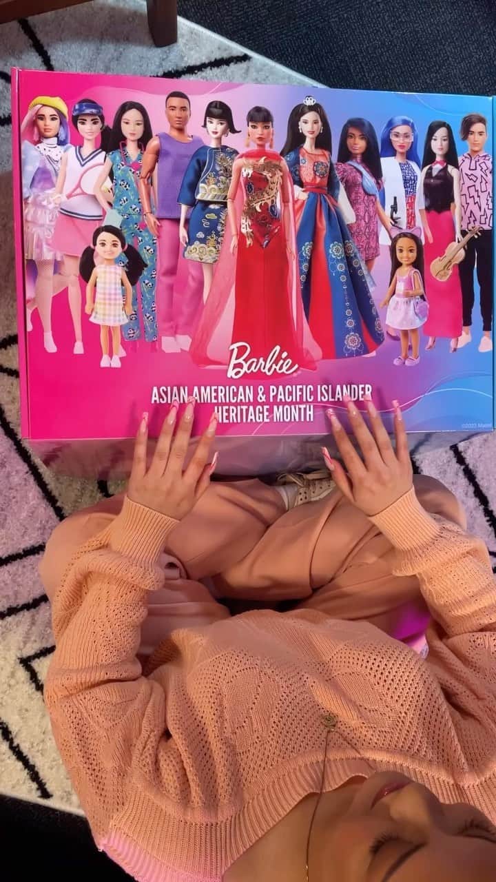 バービーのインスタグラム：「So much to be proud of this #AAPIHeritageMonth ❤️ We put together a special #Barbie gift box for some of our closest friends, celebrating with diverse dolls including the all-new #AnnaMayWong Inspiring Women Barbie doll, and gifts from some of our favorite #AAPI women-owned brands like @nette.nyc, @recreationalhabits, @dieuxskin, and @keepyourcadence 🎁 Ready for a peek inside?」
