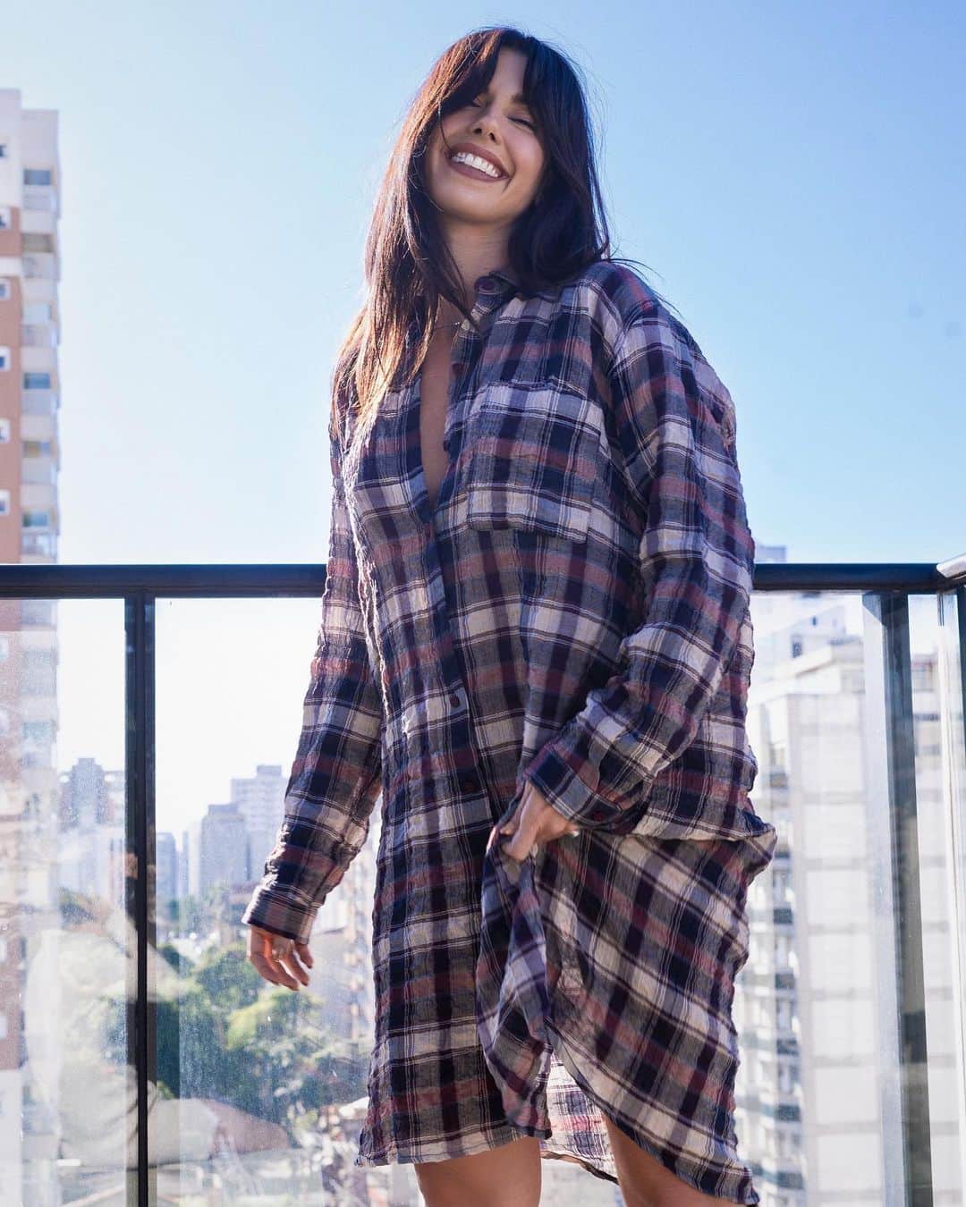 Garotas Estupidasのインスタグラム：「O inverno da @cantao chegou e tá lindo demais! Xadrez é um clássico que eu amo ✨🫶🏻 essa semana temos uma novidade boa juntos, tô muito animada!」
