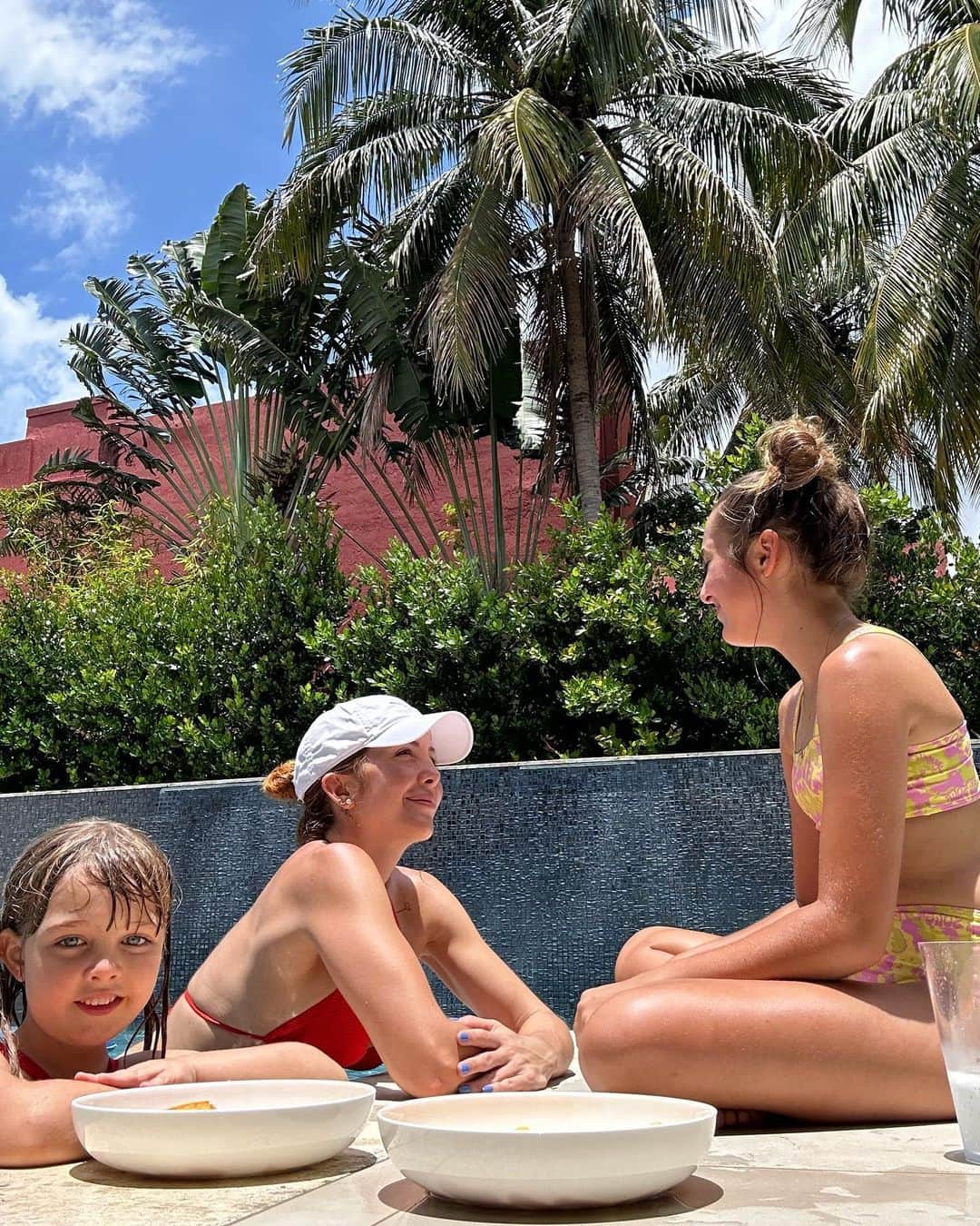 Sascha Barbozaのインスタグラム：「Día de ☀️ con mis besties❤️」