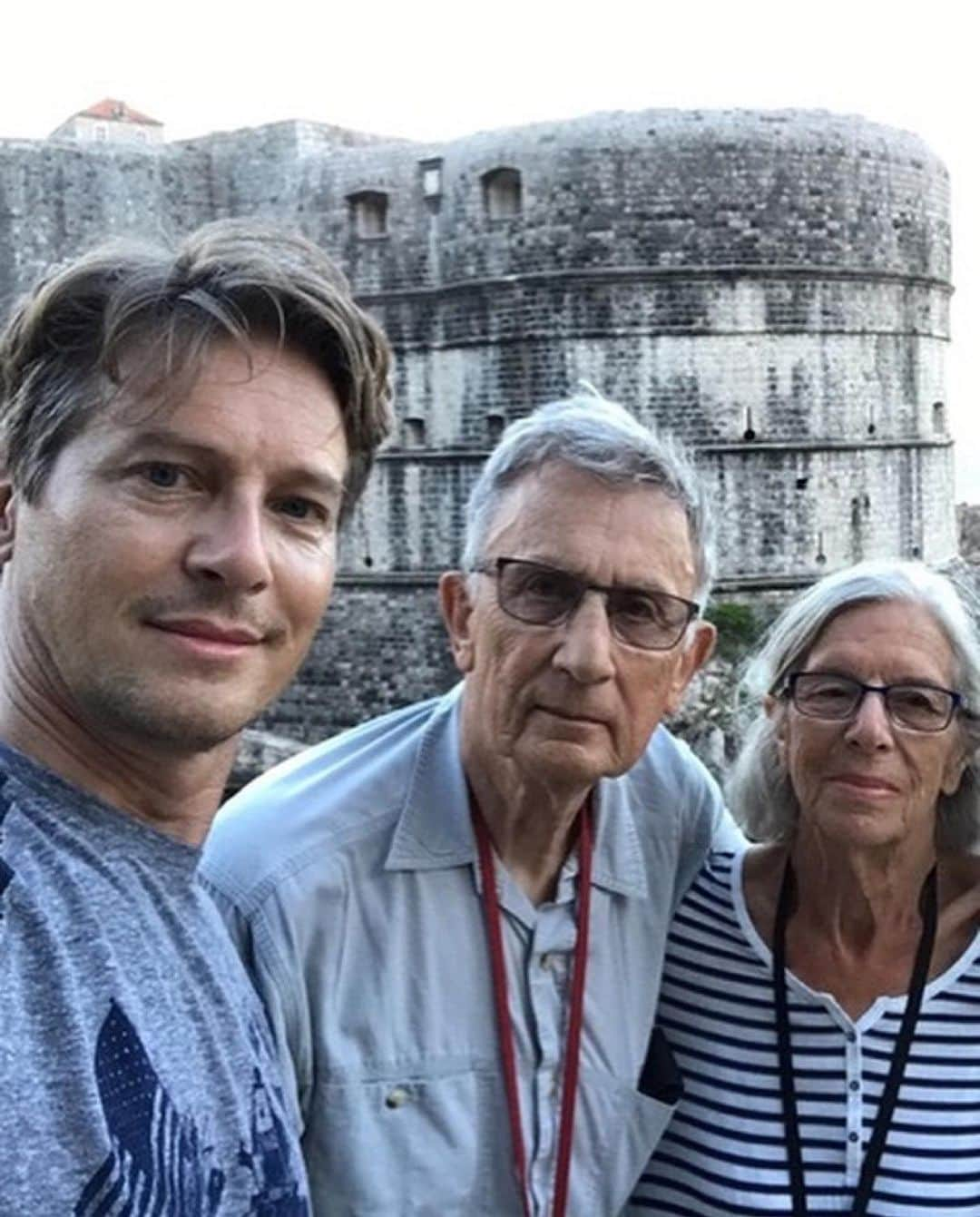 ジョン・バロウマンさんのインスタグラム写真 - (ジョン・バロウマンInstagram)「Seventy Years Married!!  Scott’s Ma & Pa are celebrating their Platinum Wedding Anniversary today❤️ Sydney was where it all started in 1953 . . #anniversary #mum #dad #london #sydney #palmsprings #navy #australia #uk Posted @withregram • @scottmale」5月28日 4時06分 - johnscotbarrowman