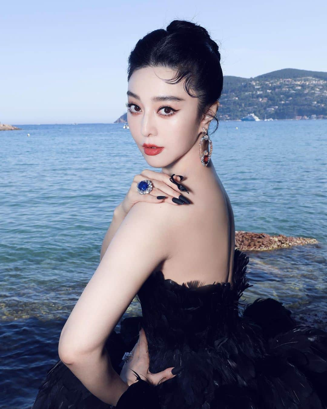 ファン・ビンビンさんのインスタグラム写真 - (ファン・ビンビンInstagram)「@georgeshobeika 💙  📸 by @yuanyizhang」5月28日 4時24分 - bingbing_fan