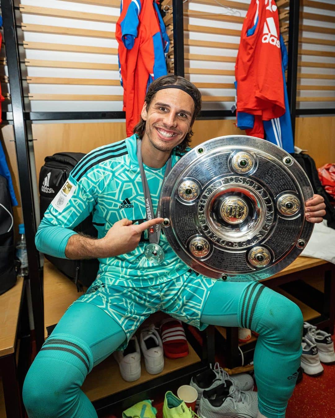 ヤン・ゾマーさんのインスタグラム写真 - (ヤン・ゾマーInstagram)「Deutscher Meister! 🏆 @fcbayern # ...