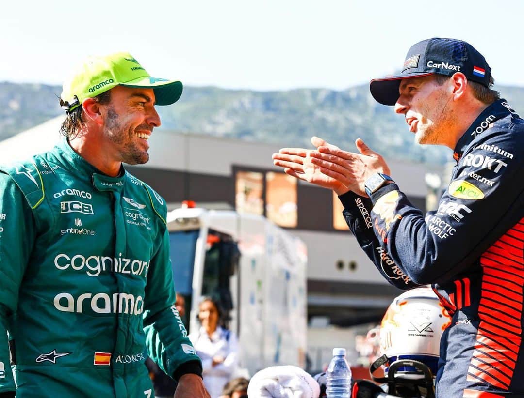 フェルナンド・アロンソのインスタグラム：「First row tomorrow 🤝. Thanks @astonmartinf1 . What a car to drive around Monaco 💪😍 #f1 #monaco #astonMartin」