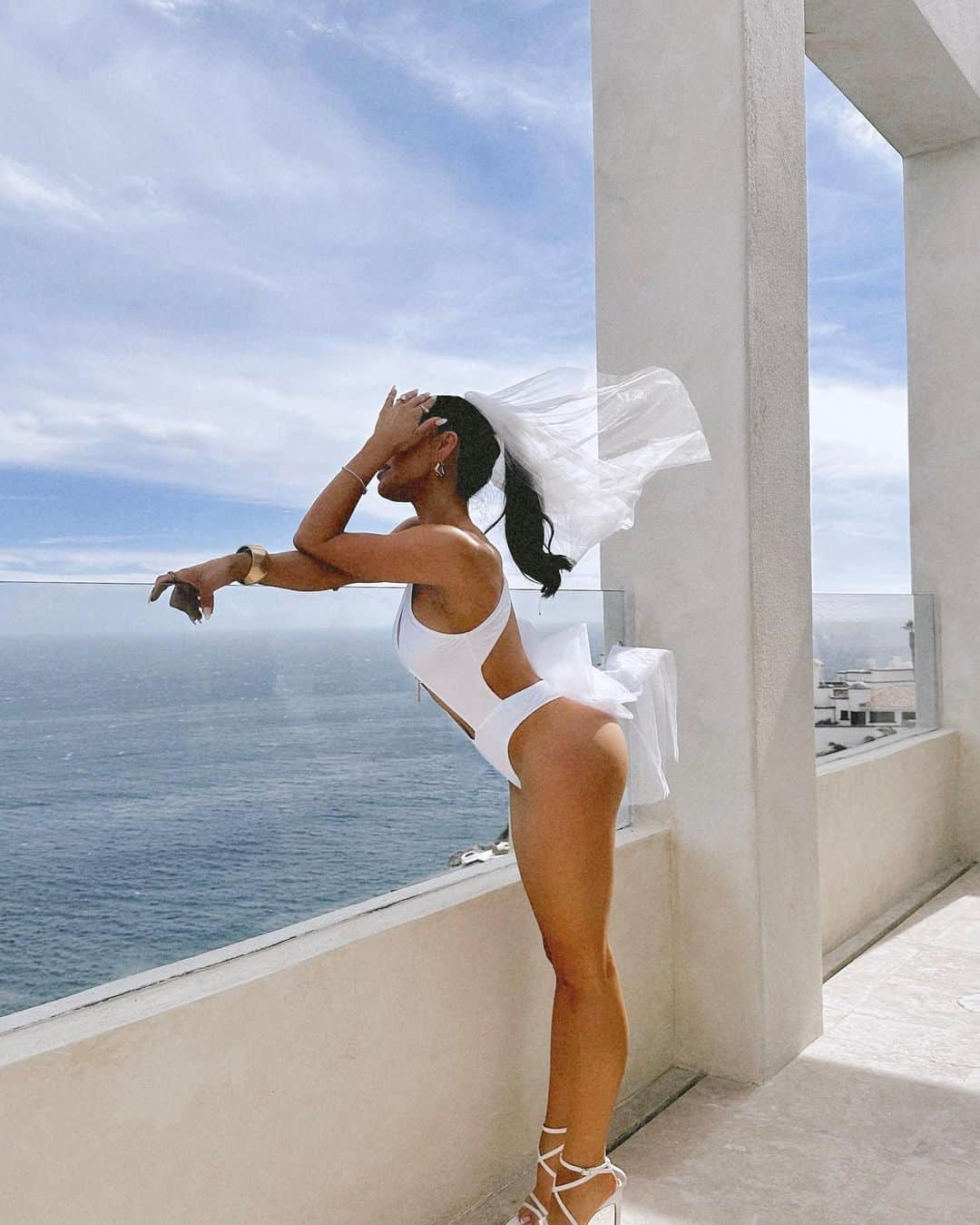 iluvsarahiiさんのインスタグラム写真 - (iluvsarahiiInstagram)「On Cloud 9 ☁️ . Bride bikini @bridalby437 @437」5月28日 4時41分 - iluvsarahii