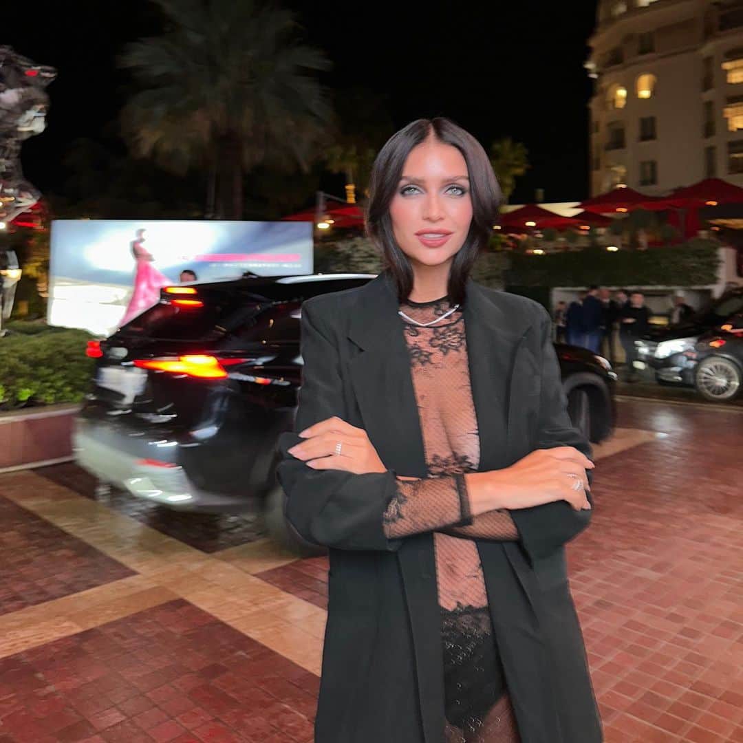 サイラ・ナラさんのインスタグラム写真 - (サイラ・ナラInstagram)「Night out #Cannes2023  By @elcamarin  St @anitakorman  @simonetta.orsini  MKHRPH @noedeledicque_  @campariarg @variety」5月28日 4時51分 - zaira.nara